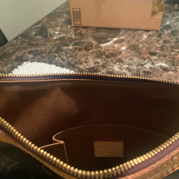 Louis Vuitton. Please see pictures with scratches used condition 100% authentic - Picture 9 of 16